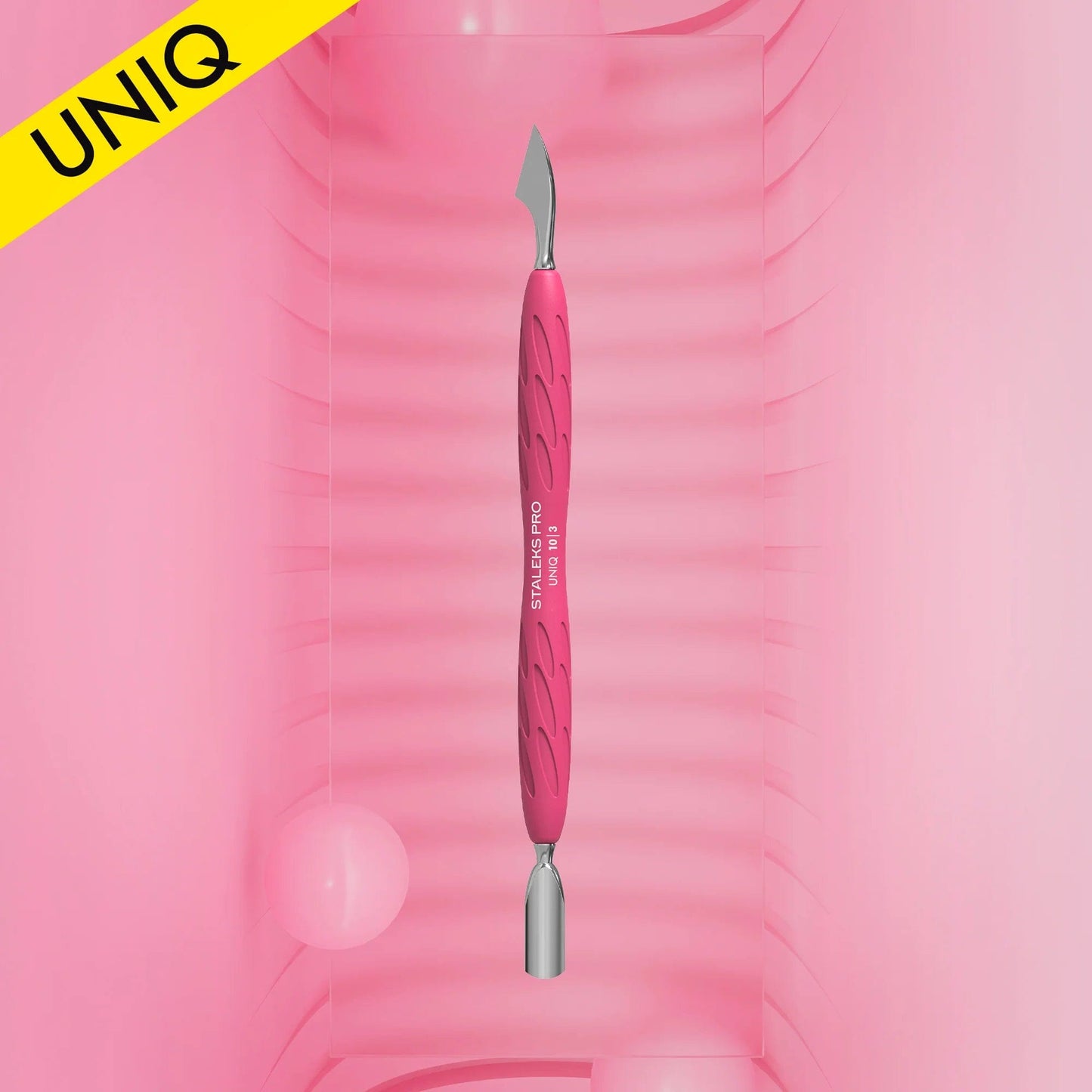 EMPUJADOR PARA MANICURA CON MANGO DE SILICONA "GUMMY" 
UNIQ 10 TYPE 3