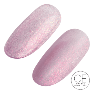 Esmalte semipermanente ojo de gato Nº 360 True Love's Kiss con muestra del color en uña