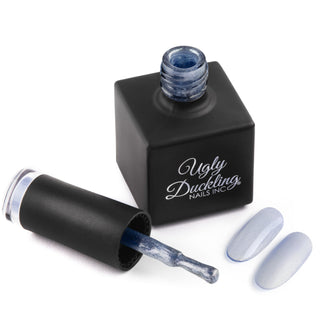 Esmalte semipermanente ojo de gato Nº 356 Blue Sapphire con muestra del color en uña