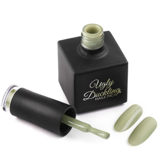 Esmalte semipermanente Nº 381 Matcha coleccion Barista con muestra del color en uña