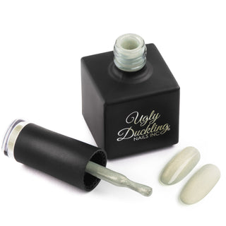 Esmalte semipermanente ojo de gato Nº 347 Keeper con muestra del color en uña