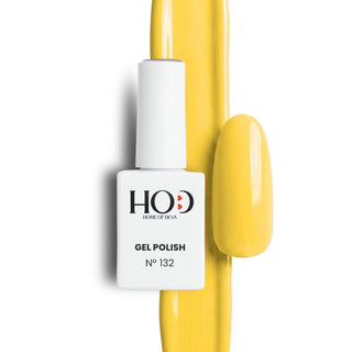 Esmalte semipermanente Nº 132 Amarillo Canario con muestra del color en uña