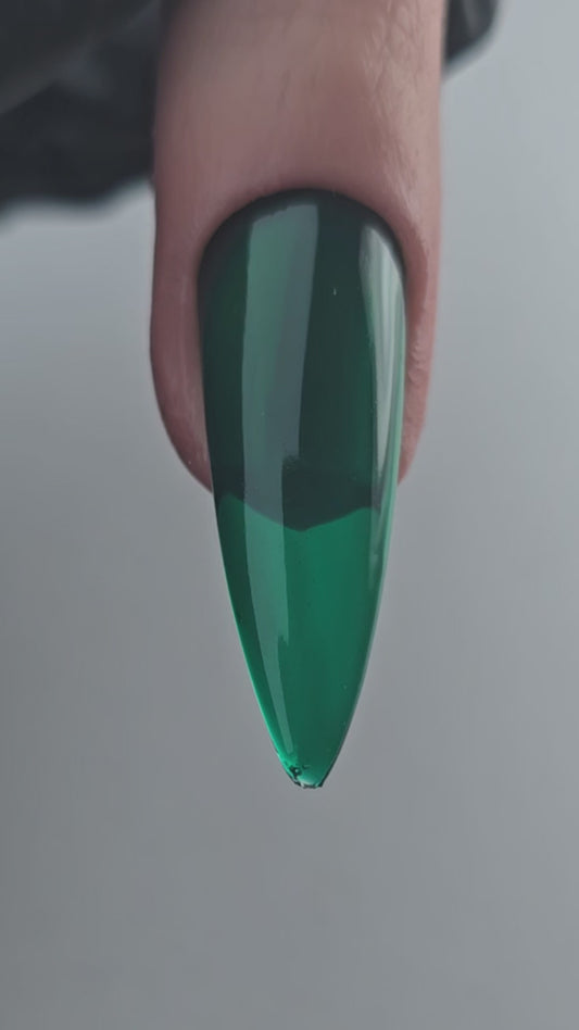 Esmalte semipermanente N212 Verde efecto gelatina (translúcido)