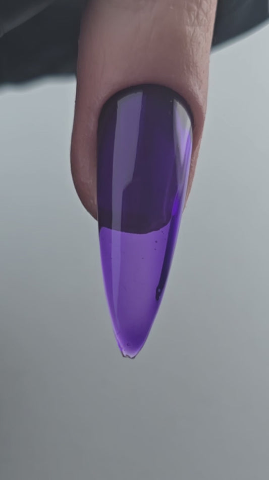 Esmalte semipermanente N208 Morado efecto gelatina (translúcido)