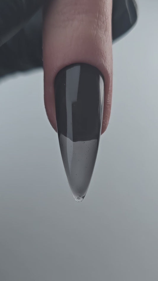 Esmalte semipermanente N206 Negro efecto gelatina (translúcido)